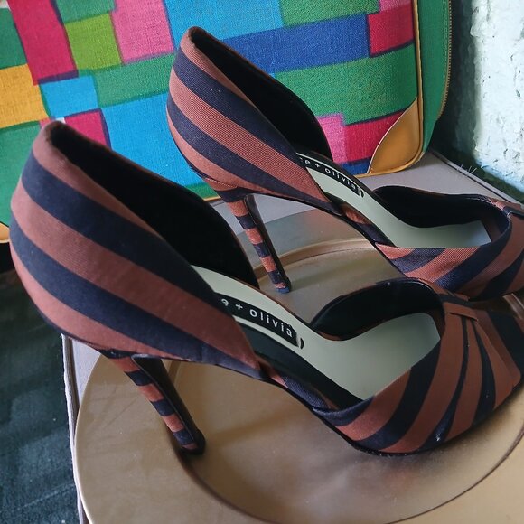 Alice Olivia  Gigi Stripe Heels - Picture 5 of 9